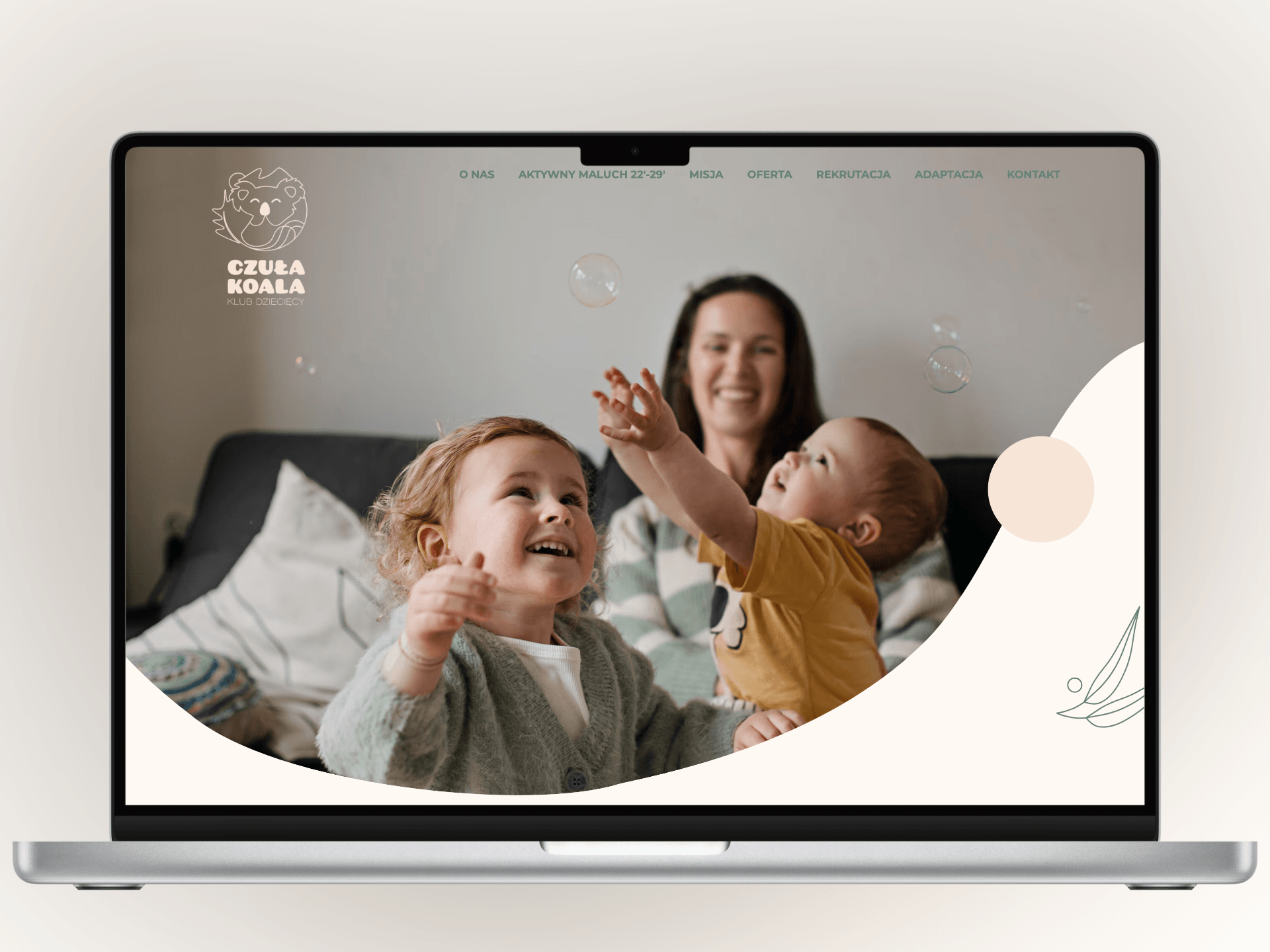 Pofalowane tło projektu Czuła Koala